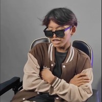Pemilik nama lengkap Aji Alfriandi itu dikenal karena gaya street wear dan model potongan rambut poni lemparnya. Melalui media sosial TikToknya Roy tampak cukup aktif mengunggah konten. Hingga kini dirinya sudah berhasil mengumpulkan sekitar 24 ribu pengikut di TikToknya. Foto: Instagram/@roy_tampan19