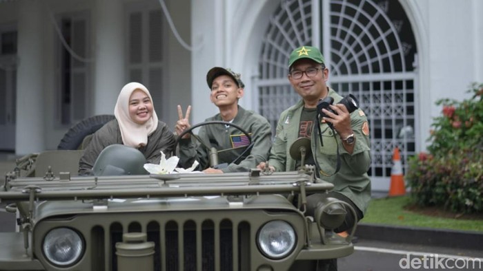 Rusdi Arab saat berfoto dengan Gubernur Jabar Ridwan Kamil.