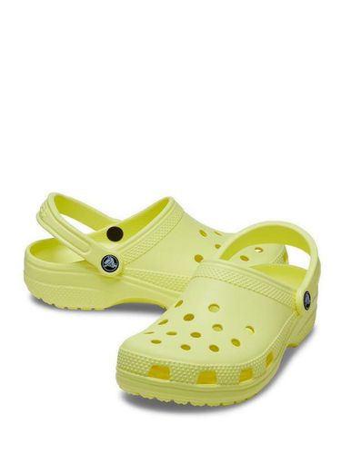 Sandal Crocs.