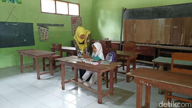 SDN Ngrogung Ponorogo yang hanya mendapatkan 1 siswa baru di tahun ajaran baru
