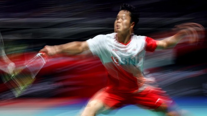 Tunggal putra Indonesia Anthony Sinisuka Ginting melaju ke babak perempatfinal Singapore Open 2022. Ia sukses kalahkan Li Chun-Yi 21-12, 19-21, dan 21-16.