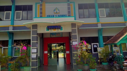 SMA Negeri 1 Dompu.