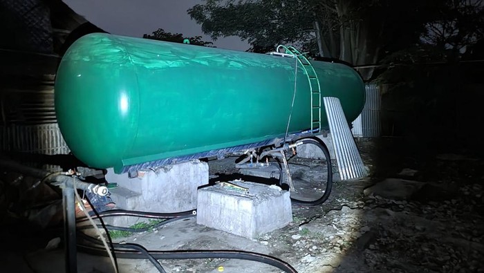Tangki yang digunakan untuk menyelunduplan gas LPG dari Eretan, Indramayu