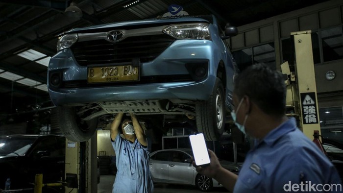 Tekan Polusi, Taksi Listrik Blue Bird Bakal Makin Banyak Wara-wiri PT Blue Bird Tbk bersiap merealisasikan penambahan armada taksi listrik. Rencananya Blue Bird akan menambah 50 unit taksi listrik pada tahun ini.