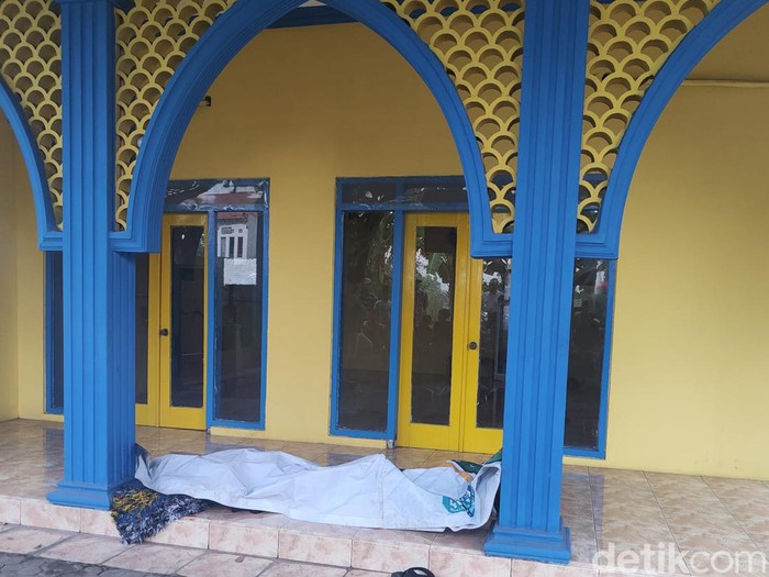 Temuan mayat di depan musala Sidoarjo