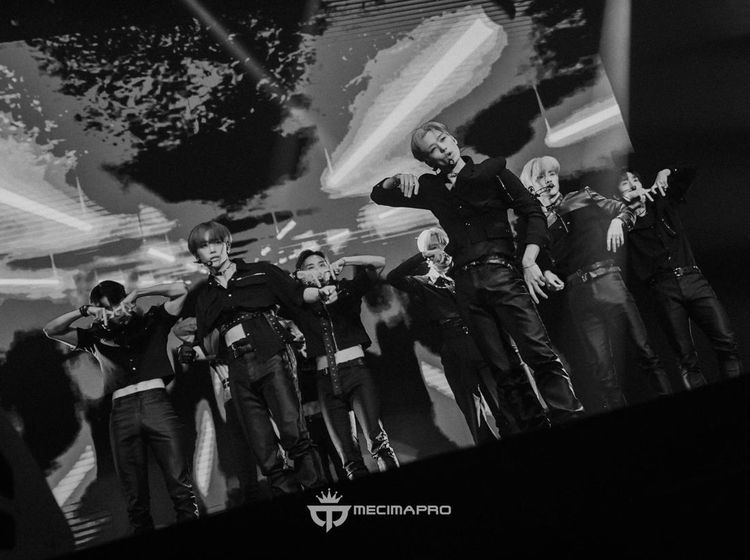 Melihat Lagi Keseruan Konser THE BOYZ di Jakarta