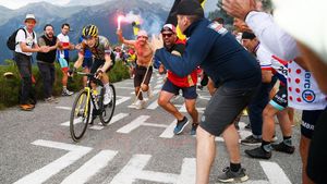 Vingegaard Bikin Pogacar Kewer, Rebut Jersey Kuning Etape 11 TDF 2022