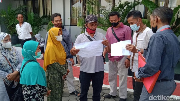 Warga yang menolak persetujuan UGR tol Jogja-Solo datangi kejaksaan.