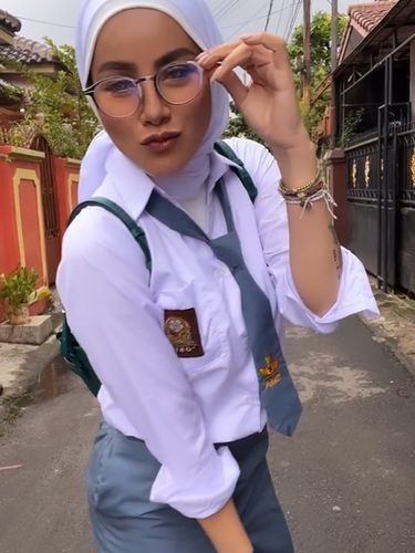 Ultah Ussy Sulistiawaty