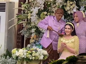 Prosesi Siraman Via Vallen Berlangsung Haru dan Penuh Khidmat