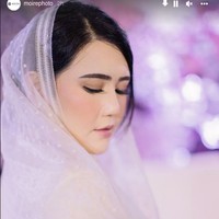 Begini penampilan cantik Via Vallen yang akan menggelar pernikahan selama lima hari berturut-turut sekaligus disiarkan secara langsung di salah satu stasiun televisi swasta.Foto: Instagram @moirephoto