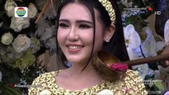 Via Vallen sendiri terlihat memancarkan aura berbahagia menjelang resmi jadi istri Chevra Yolandi.Foto: Instagram @indosiar