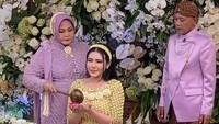 Via Vallen menjalani prosesi siraman/Foto: Istimewa (dok. Sayogo Incorporated)