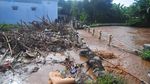 Waduh, Sampah yang Menumpuk di Sungai Bikin Desa Ini Kebanjiran