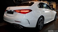 Secara dimensi, C-Class W206 ini lebih panjang 6 cm dibanding W205 dan lebih rendah 0,9 cm. 