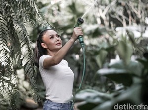Rahasia Bahagia Yuni Shara: Rawat Tanaman, Jajan Cilok, dan Naik Berat Badan!