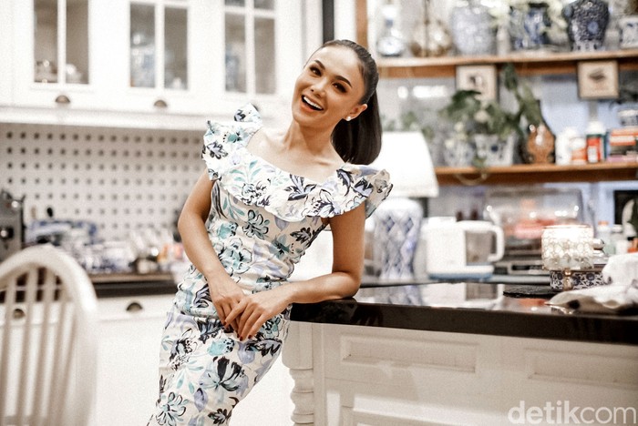 Yuni Shara Foto-foto Yuni Shara saat melakukan sesi wawancara dengan tim detikHot.