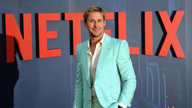 1241891637 HOLLYWOOD, CA - JULY 13: Ryan Gosling arrives for the World Premiere Of Netflix's