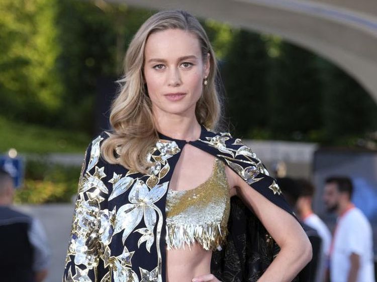 Otot Perut Brie Larson Sang Captain Marvel Bikin Pangling!