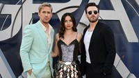 Ryan Gosling, Ana De Armas, dan Chris Evans menyerang kamera dengan visual mereka! (Foto: Getty Images for Netflix/Michael Kovac) 