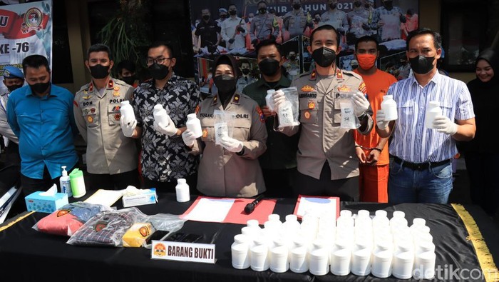 5.260 butir pil koplo yang diamankan di Polsek Blimbing Malang