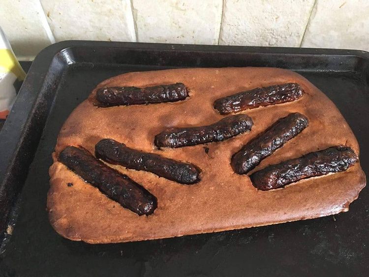 Akun Facebook Ini Cuma Unggah Foto Masakan yang Gagal Total