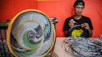 Diketahui, aneka miniatur berbahan dasar kertas koran bekas tersebut telah menembus pasar ekspor di Singapura, Hongkong dan Australia.