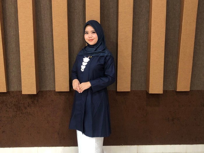 Dina Fitriana, guru Kimia yang antarkan siswanya dapat nilai UTBK 1000 di subtes TKA Kimia.