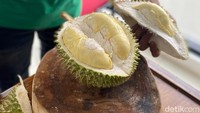 Tak perlu khawatir jika menikmati durian di Durian Traveler Store. Mereka akan memberikan garansi jika kamu mendapati durian yang tidak sesuai dengan ekspektasi. Foto: detikcom