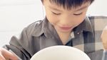 Gemas! Begini 10 Gaya Arthur, Anak Chef Arnold Saat Masak