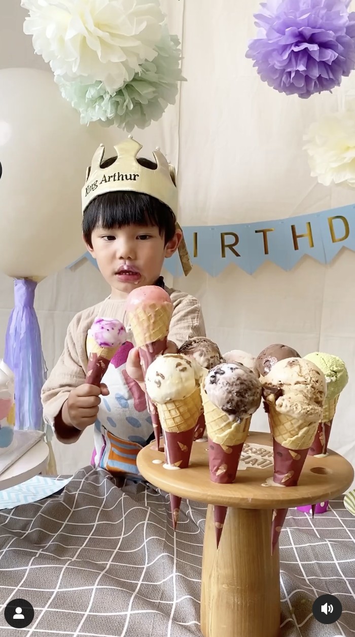 Gemas! Begini 10 Gaya Arthur, Anak Chef Arnold Saat Masak