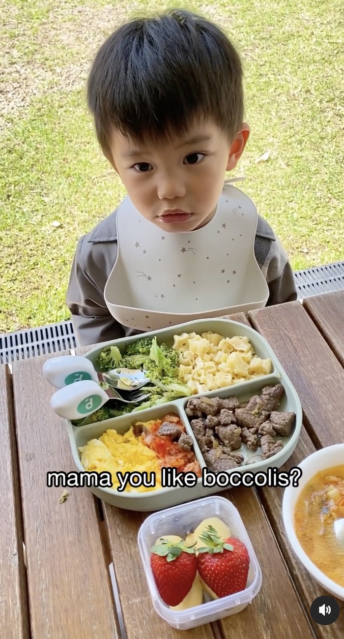 Gemas! Begini 10 Gaya Arthur, Anak Chef Arnold Saat Masak Gemas! Begini 10 Gaya Arthur, Anak Chef Arnold Saat Masak