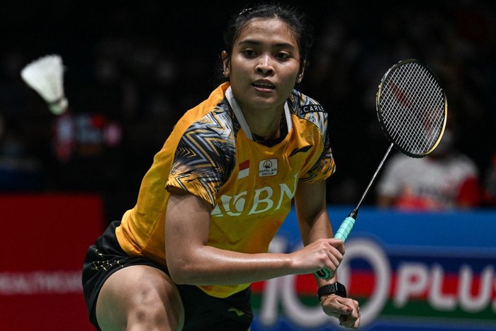 Indonesias Gregoria Mariska Tunjung hits a return against South Koreas An Se-young during their womens singles semi finals match at the Malaysia Masters badminton tournament in Kuala Lumpur on July 9, 2022. (Photo by Mohd RASFAN / AFP) (Photo by MOHD RASFAN/AFP via Getty Images)