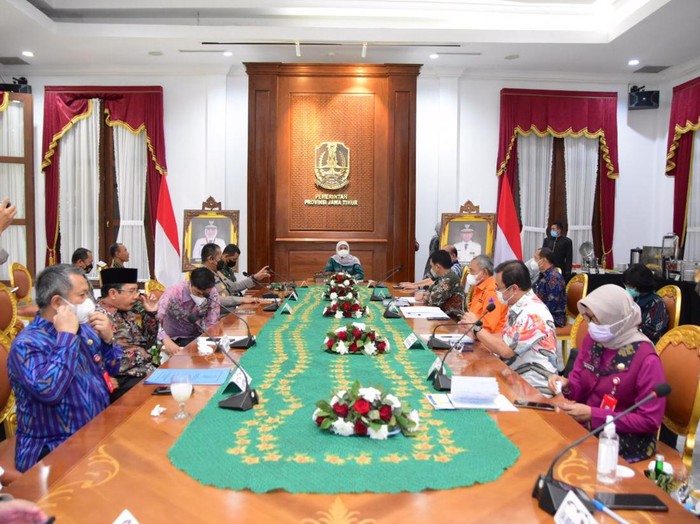 Gubernur Khofifah