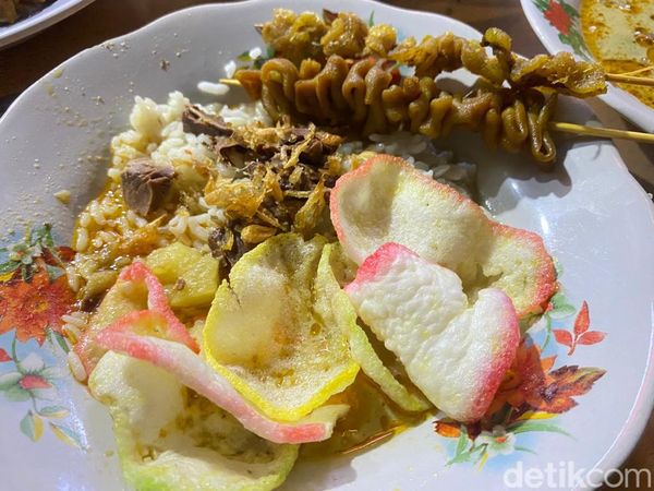 Legendaris! Santap Gulai Tikungan Pak Budi yang Ada Sejak 1982