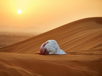 Pengertian Zuhud, Sifat yang Meninggalkan Keduniawian