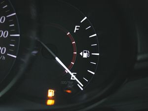 Ini Arti Huruf E dan F pada Indikator Bensin, Sudah Tahu Belum?