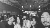 V dan J-Hope berfoto bersama Bibi, Yoon Mirae, dan Tiger JK. Foto: (dok. Instagram)