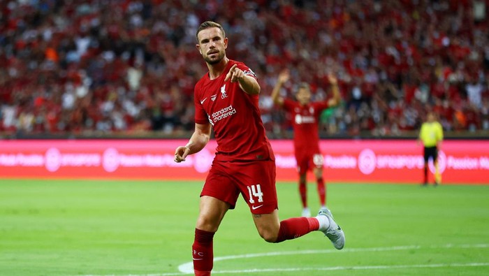 SINGAPORE, SINGAPORE - JULY 15: Jordan Henderson #14 of Liverpool celebrates after scoring his teams first goal against Crystal Palace during the first half of their preseason friendly at the National Stadium on July 15, 2022 in Singapore. (Photo by Yong Teck Lim/Getty Images)