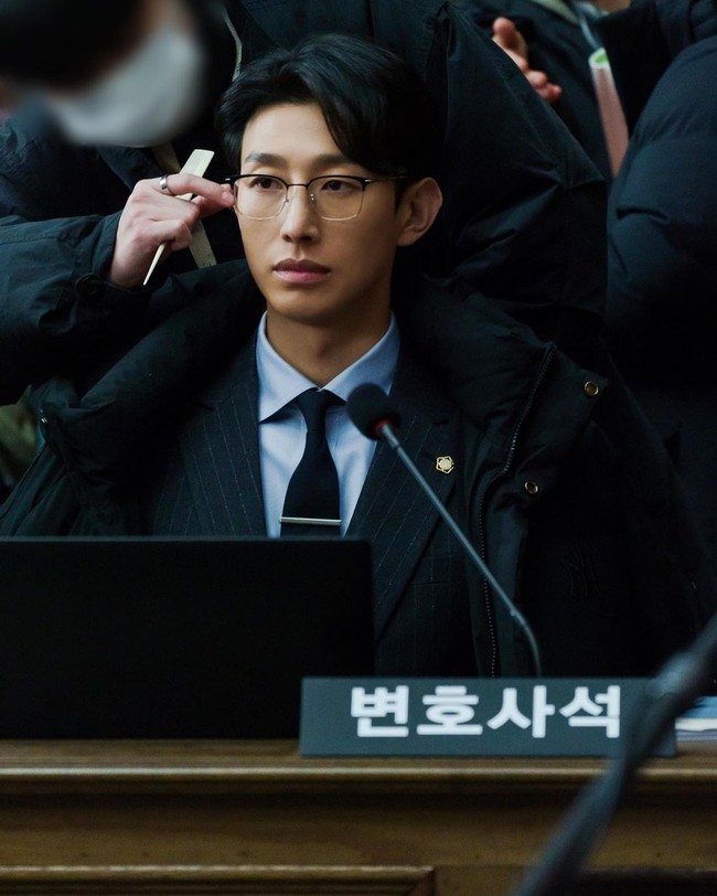 Kang Ki Young sudah cukup lama berkecimpung di dunia hiburan Korea. Tapi baru-baru ini popularitasnya meroket setelah bermain dalam drama Extraordinary Attorney Woo. Potret rumahnya pun ikut jadi perbincangan.Foto: Instagram @booboo2injo
