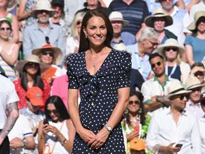 Tak Terlupakan! Keliling Kota dengan Kereta, Eh Diajak Ngobrol Kate Middleton