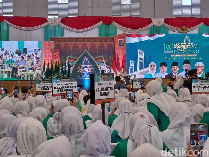 Menhan Prabowo Subianto saat menghadiri Kongres Fatayat NU di Palembang. (Prima/detikSumut)