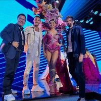 Kostum rancangan desainer Narania ini mengangkat tiga bunga khas Nusantara seperti Melati Putih, Anggrek Bulan dan Raflessia Arnoldi. Foto: Instagram