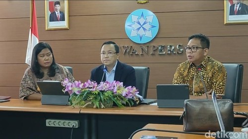 Kuasa Hukum Istri Ferdy Sambo Sambangi Dewan Pers