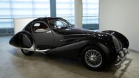 Sebuah Talbot-Lago T150-C SS Teardrop Coupe 1938 juga nampang di rumah lelang ini.