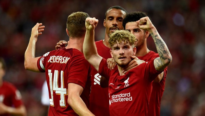 SINGAPORE, SINGAPORE - JULY 15: Jordan Henderson captain of Liverpool celebrates after scoring the first goal   during the preseason friendly between Liverpool v Crystal Palace at National Stadium on July 15, 2022 in Singapore. (Photo by Andrew Powell/Liverpool FC via Getty Images)