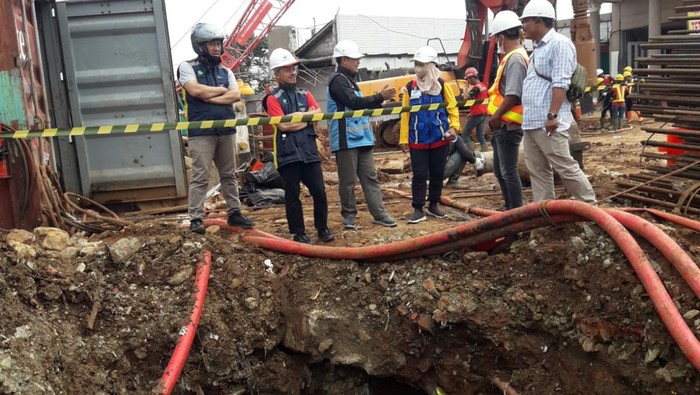 Lokasi pipa bocor gara-gara kena bore pile underpass Dewi Sartika, Depok, Jawa Barat. (Dok PT Tirta Asasta Depok)