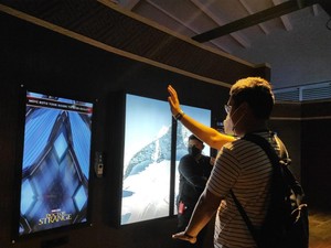Coba Kekuatan ala Dr Strange di Pameran Marvel Studios, Yakin Bisa?