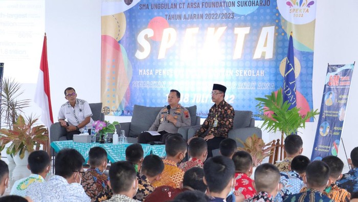 Masa Pengenalan Lingkungan Sekolah (MPLS) SMA Unggulan CT ARSA Foundation Sukoharjo, Kamis (14/7/2022).