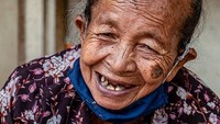 Kelebihan lain dari Mba Satinem adalah keramahan dan senyumnya yang senantiasa merekah selama melayani pelanggan 